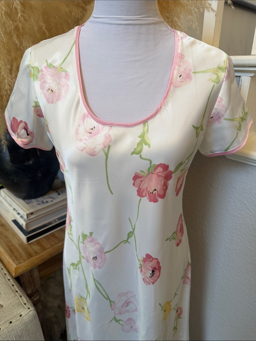 Natori White Floral Satin Nightgown Pink Piped Neckline Short Sleeve XS - Picture 3 of 8